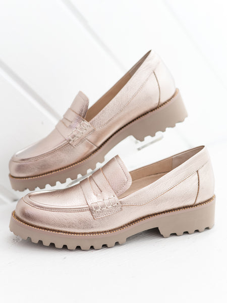 Zayna in Shell Grain Metallic by Vaneli