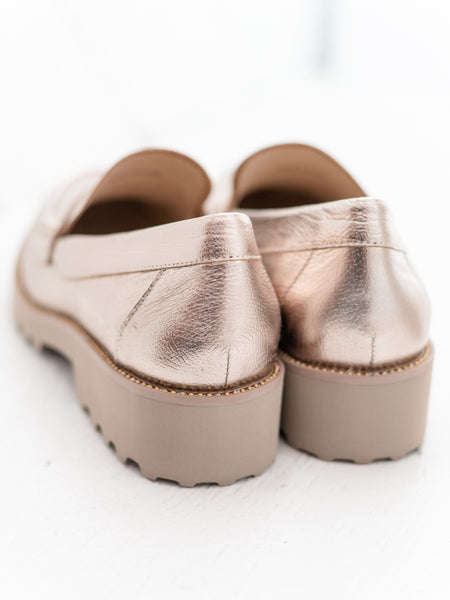 Zayna in Shell Grain Metallic by Vaneli