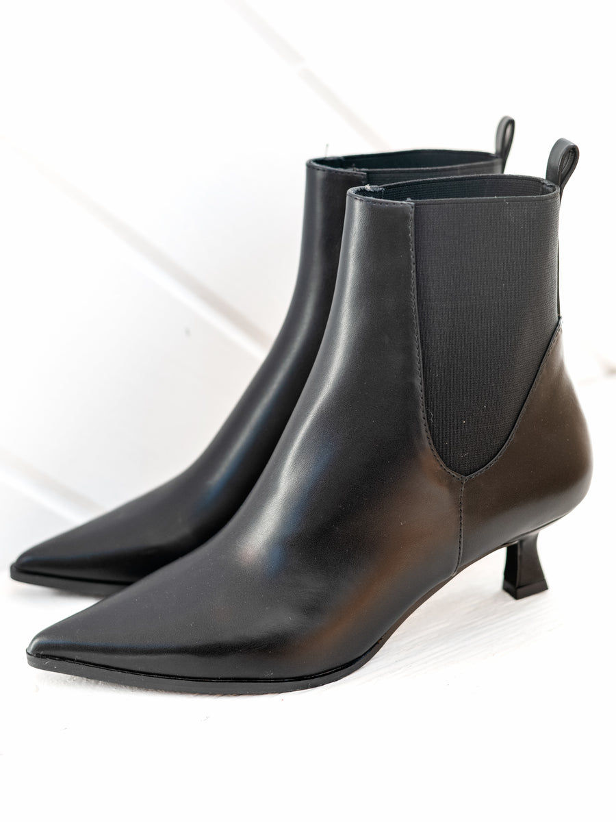 Novva Smooth Black by Chinese Laundry – Tassels