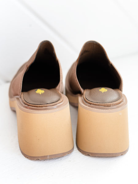 Monet Cognac by Volatile
