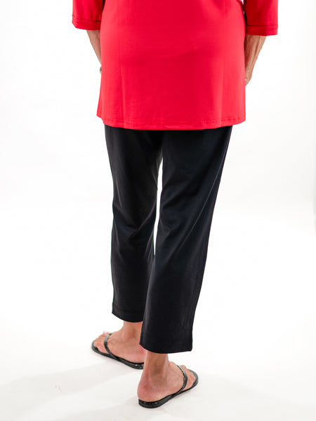Secret Pocket Capris Black by Lulu B