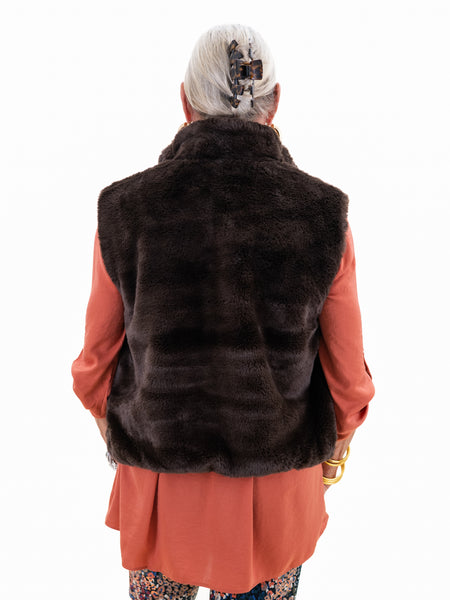 Short Fur Vest Chocolate by Renuar