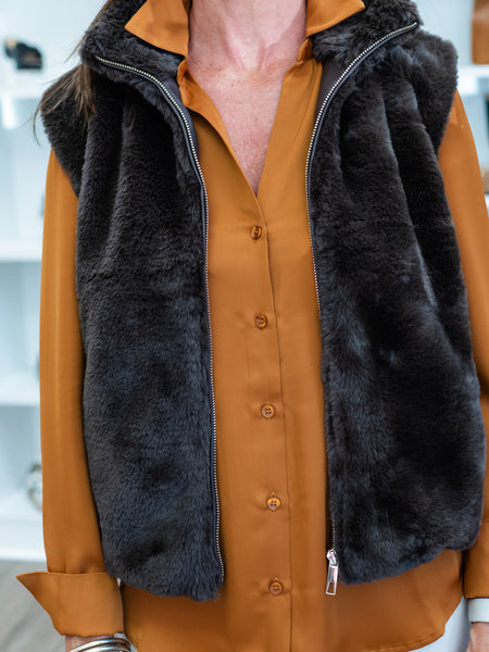 Short Fur Vest Chocolate by Renuar