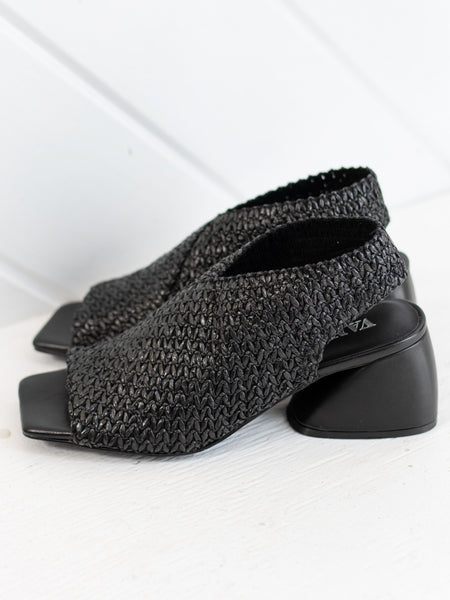 Mayla Black Nolik Straw by Vaneli