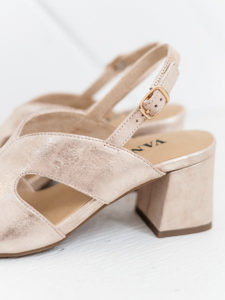 Daffy Champagne by Vaneli