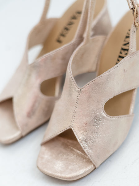 Daffy Champagne by Vaneli