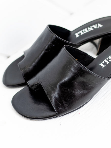 Cruz Black Athena by Vaneli