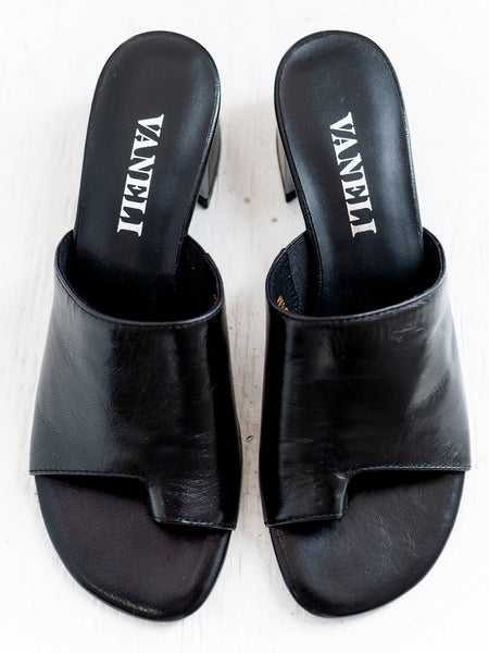 Cruz Black Athena by Vaneli