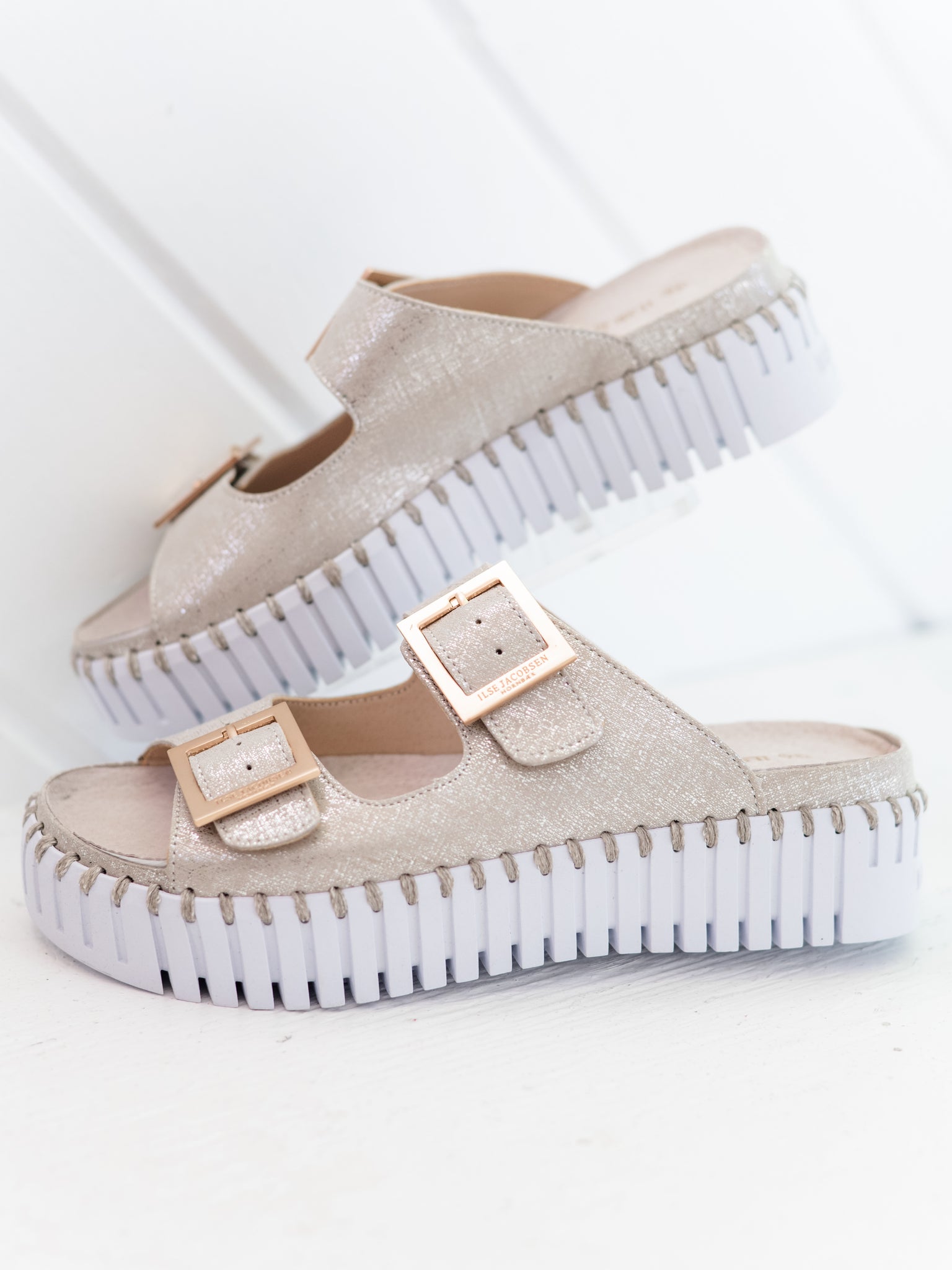 Tulip 1032-7101 by Ilse Jacobsen – Tassels