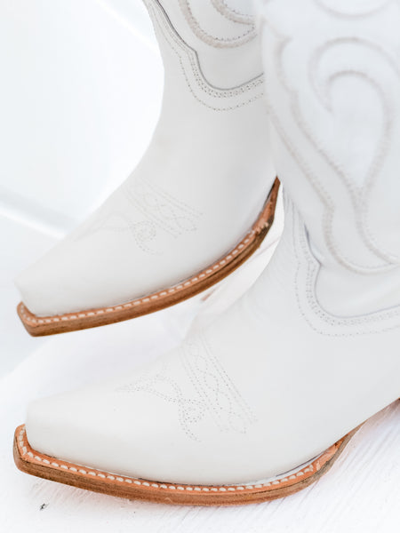 Z5046 Embroidered Tall Western Boot White by Corral