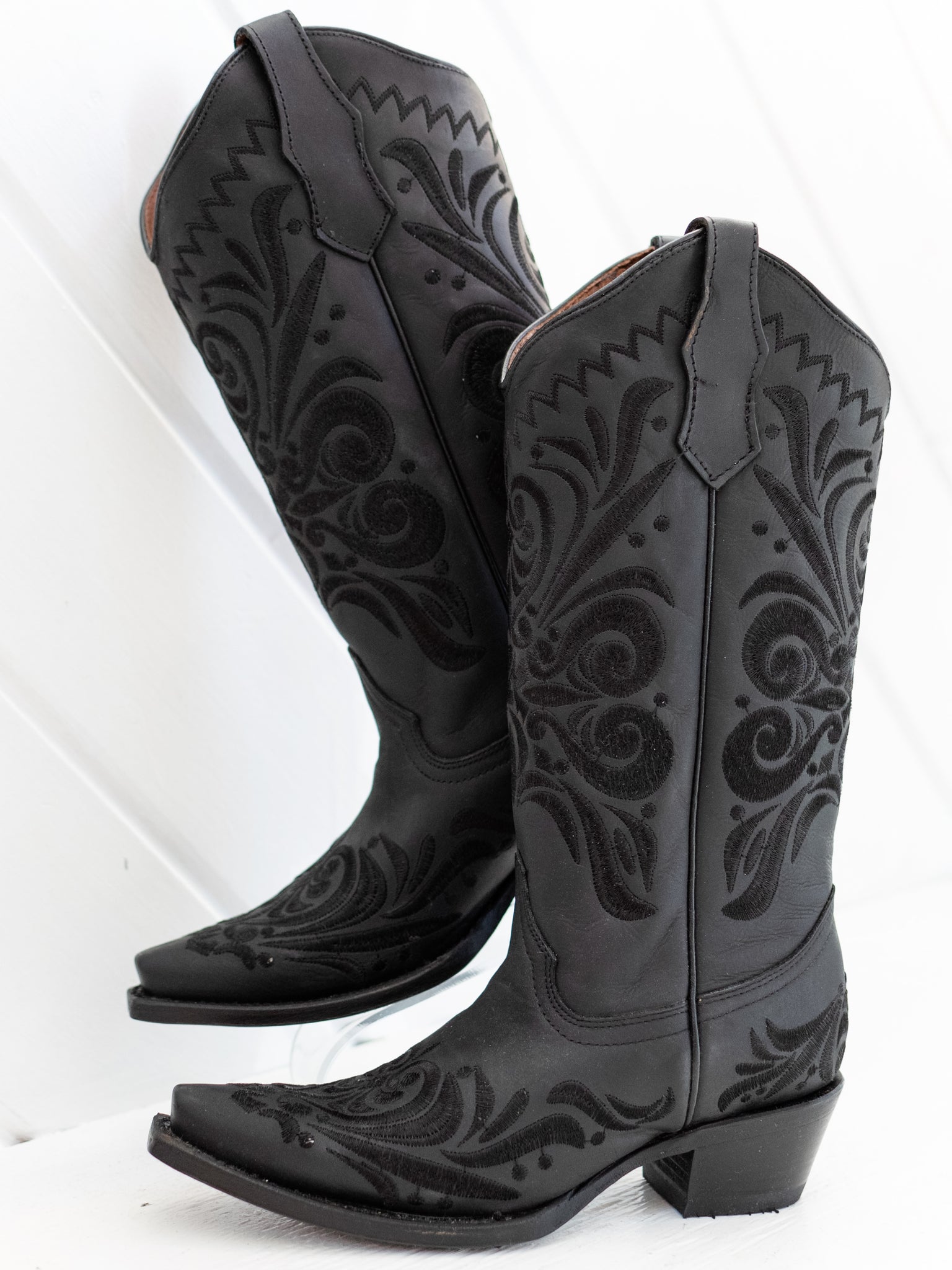 L5433 Filigree Snip Toe Western Boot Black by Circle G