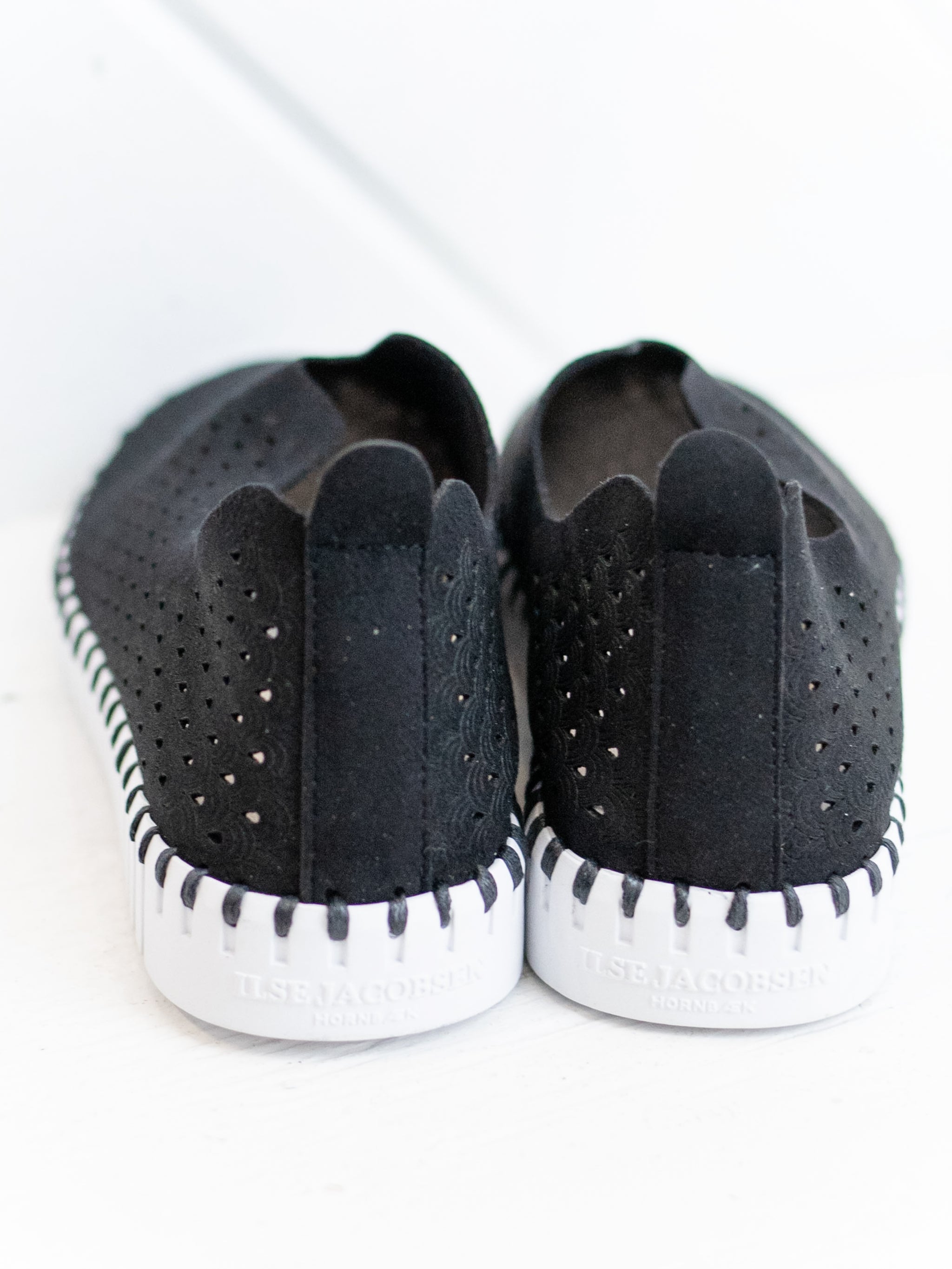 NEW ILSE JACOBSEN men tulip sneakers in black Tulip 141 Black by Ilse Jacobsen – Tassels main image 2