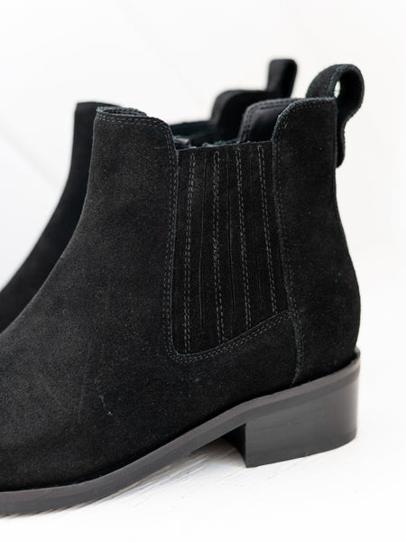 Onda in Black by Vaneli