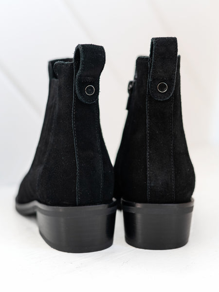 Onda in Black by Vaneli