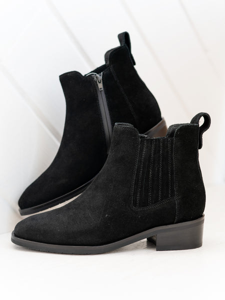 Onda in Black by Vaneli