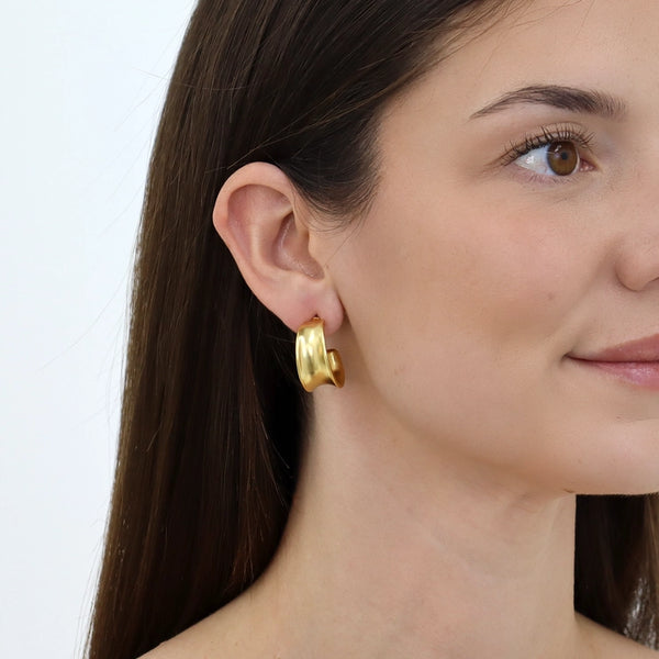 Soft Curve Hoop Earrings