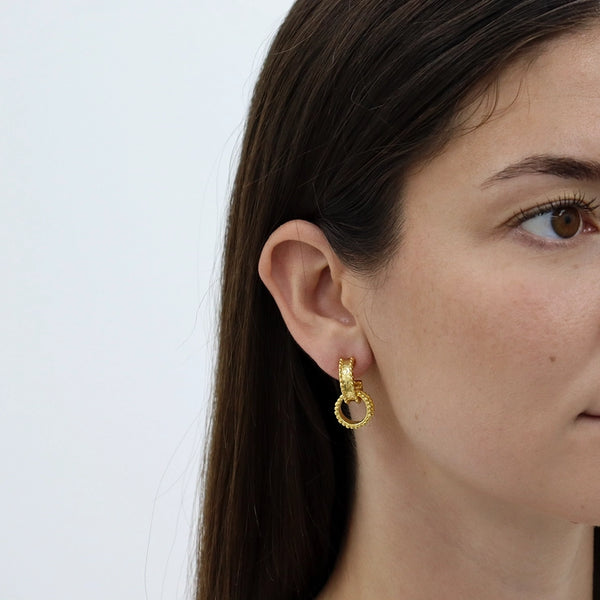 Dotty Intertwined Hoops