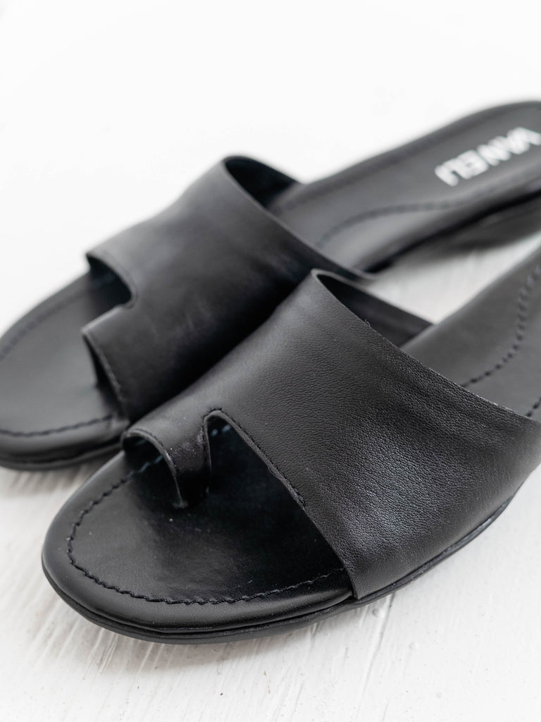 Vaneli store tallis sandals